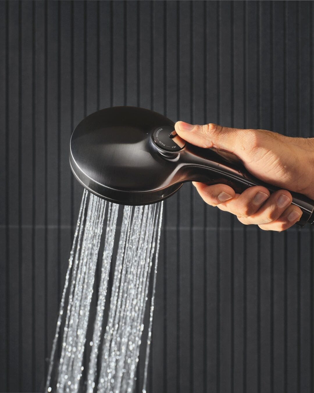 Met SmartSwitch schakelt de gebruiker rechtstreeks op de handdouche tussen Rain, Jet en Booster.